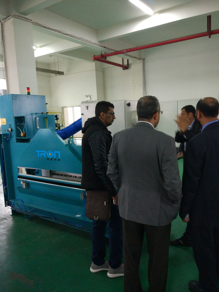 鹽城創鼎靜電科技歡迎國外客戶到公司洽談業務